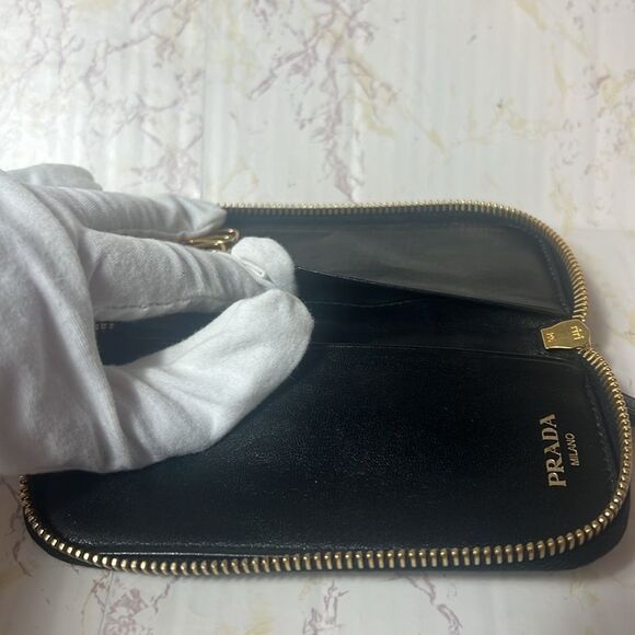 PRADA BLACK SAFFIANO ZIP AROUND KEY HOLDER - Picture 8 of 9